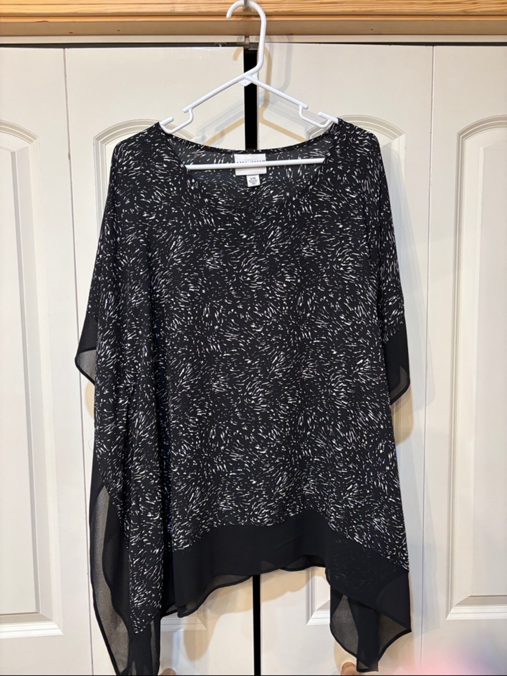 Ava & Viv size X/1X black/white long box top
